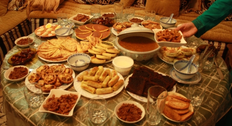 صور أطباق شهية لا تخلو منها مائدة إفطار رمضان في المغرب!